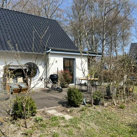 Holiday home Doppelhaushaelfte Strandhaus - 1 Minute Vom Entfernt Graal-Mueritz